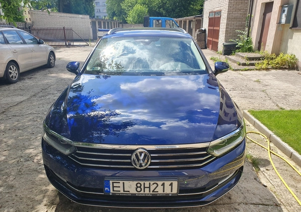 Volkswagen Passat cena 90000 przebieg: 105000, rok produkcji 2018 z Łódź małe 29